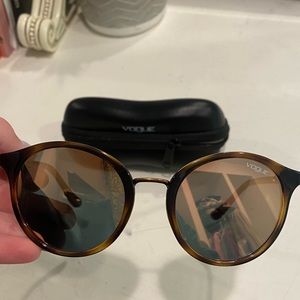 3 for 25 🤍Vogue Sunglasses with case🤍
